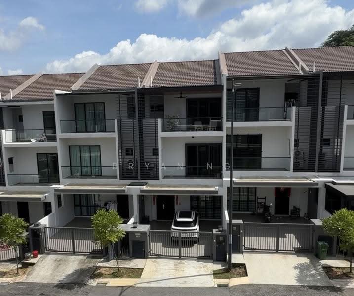 Rumah Banglo untuk Dijual di Sierramas (Sungai Buloh) - Bryan Ng - Exterior - PropertyGuru.com.my
