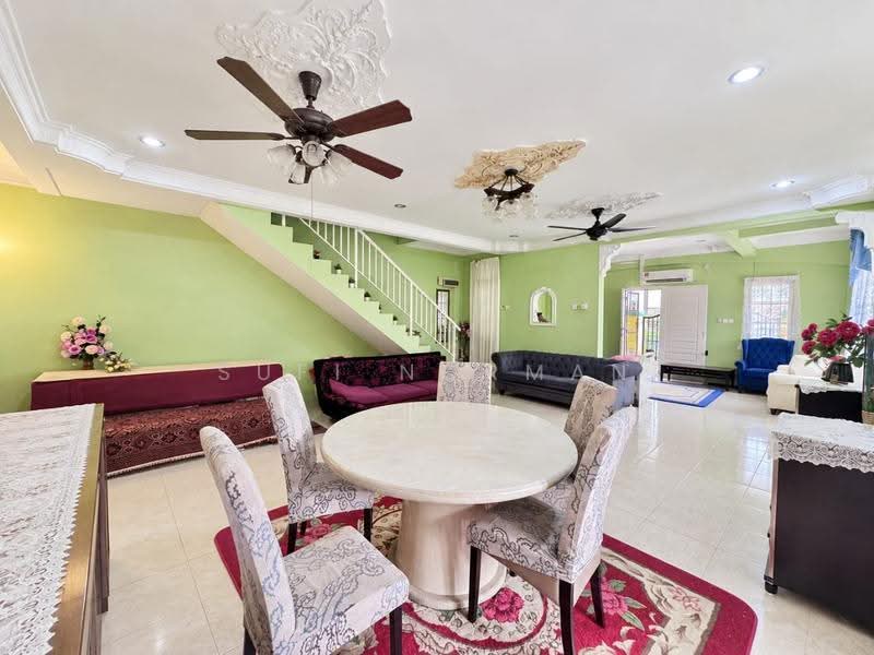 2-storey Terraced House for Sale in Taman Bukit Tiram (Ulu Tiram) - Sufi Norman - Living Room - PropertyGuru.com.my
