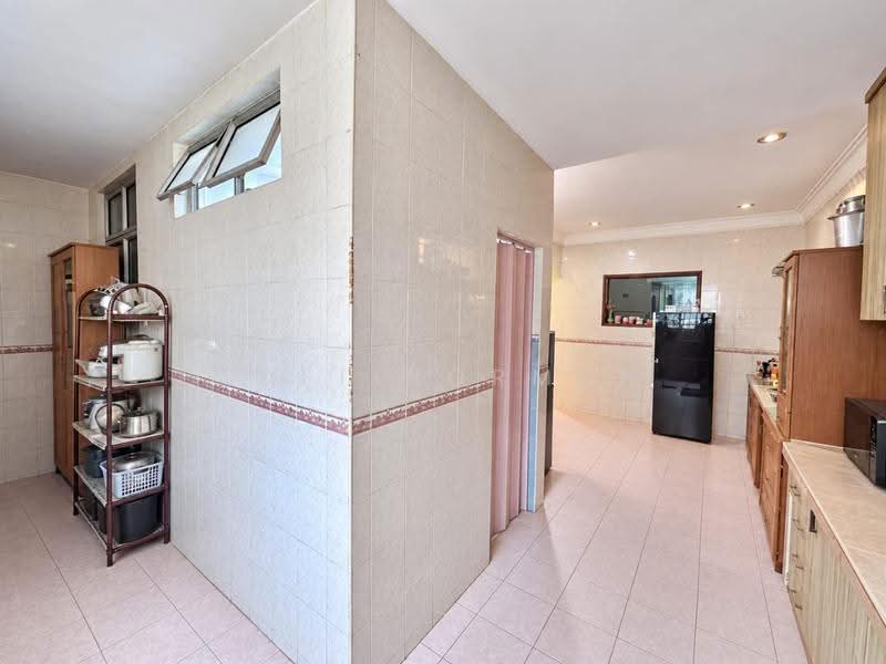 2-storey Terraced House for Sale in Taman Bukit Tiram (Ulu Tiram) - Sufi Norman - Kitchen - PropertyGuru.com.my
