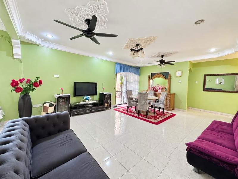 2-storey Terraced House for Sale in Taman Bukit Tiram (Ulu Tiram) - Sufi Norman - Living Room - PropertyGuru.com.my