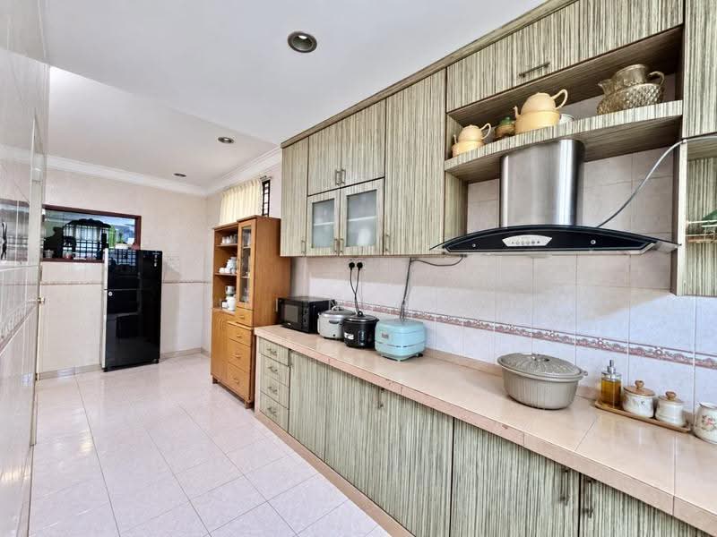 2-storey Terraced House for Sale in Taman Bukit Tiram (Ulu Tiram) - Sufi Norman - Kitchen - PropertyGuru.com.my