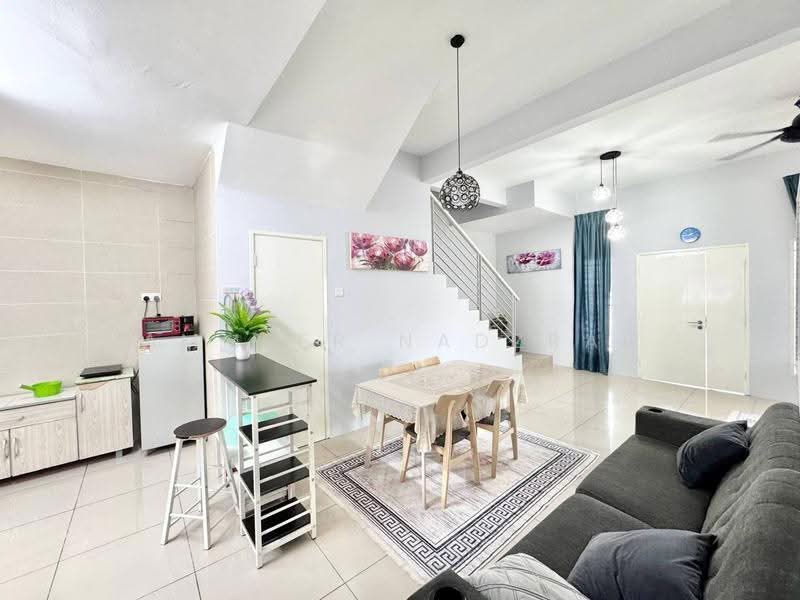 Semi-Detached House for Sale in Taman Desiran Bayu (Puchong) - Ammeer Nadzrai - Living Room - PropertyGuru.com.my