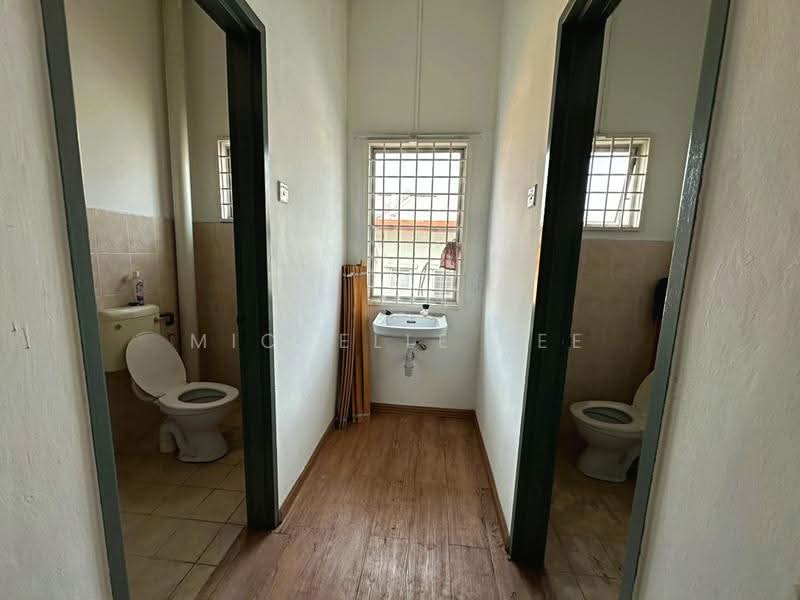 Kedai / Pejabat untuk Disewa di Klang (Selangor) - Michelle Tee - Bathroom - PropertyGuru.com.my