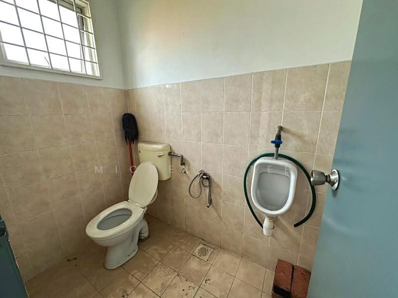 Kedai / Pejabat untuk Disewa di Klang (Selangor) - Michelle Tee - Bathroom - PropertyGuru.com.my