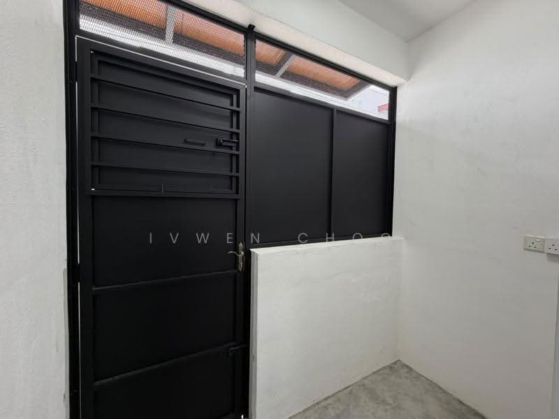 Rumah Bandar untuk Disewa di Bandar Putra Kulai (Kulai) - Ivwen Choo - Entrance - PropertyGuru.com.my