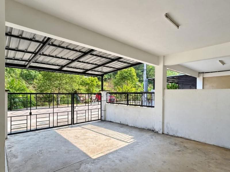 Rumah Teres 2-Tingkat untuk Dijual di Taman Scientex Pasir Gudang (Pasir Gudang) - Sufi Norman - Car Park - PropertyGuru.com.my
