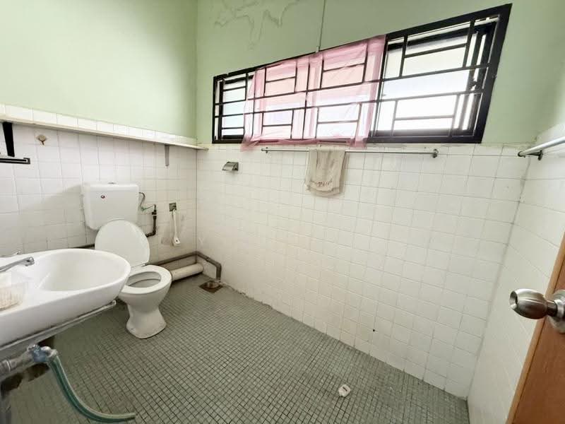 Semi-Detached House for Sale in Taman Majidee (Johor Bahru) - Yik Tat - PropertyGuru.com.my