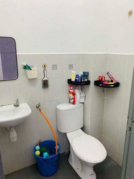 Rumah Teres 2-Tingkat untuk Disewa di Bandar Springhill (Jimah) - TF Lee - Bathroom - PropertyGuru.com.my
