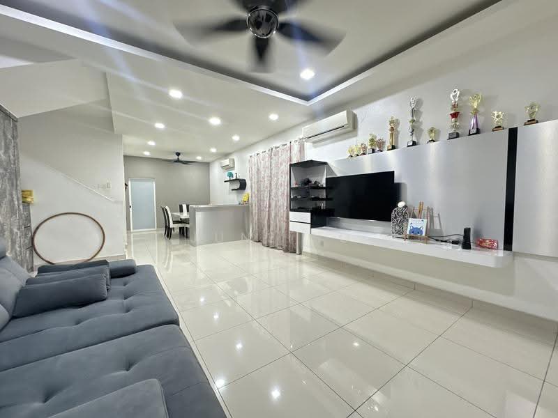 Rumah Kluster untuk Dijual di Bandar Parklands (Klang) - June Ng - Living Room - PropertyGuru.com.my