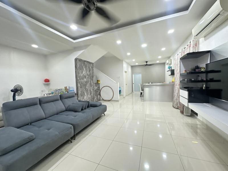 Rumah Kluster untuk Dijual di Bandar Parklands (Klang) - June Ng - Living Room - PropertyGuru.com.my