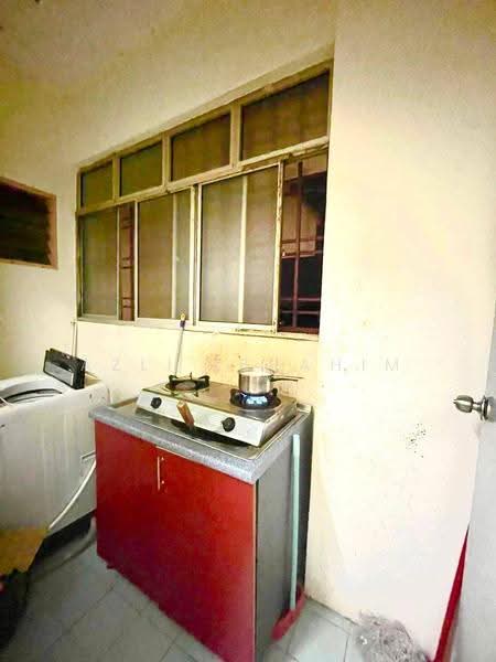 Pangsapuri untuk Dijual di Pangsapuri Permai Putera - Azli Ibrahim - Kitchen - PropertyGuru.com.my