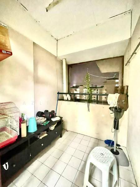 Pangsapuri untuk Dijual di Pangsapuri Permai Putera - Azli Ibrahim - Balcony - PropertyGuru.com.my