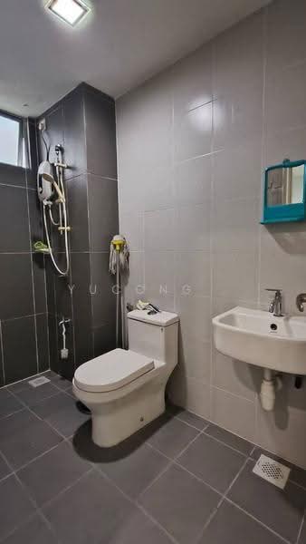 Kediaman Servis untuk Dijual di Pandan Residence - Yucong . - Bathroom - PropertyGuru.com.my