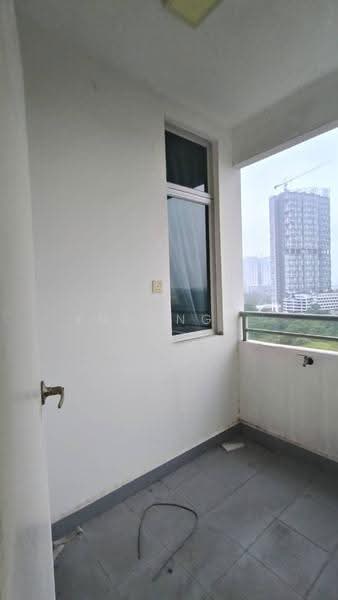 Kediaman Servis untuk Dijual di Pandan Residence - Yucong . - Balcony - PropertyGuru.com.my