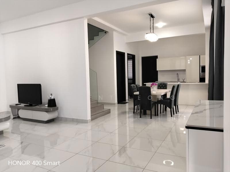 Rumah Berkembar untuk Dijual di Kolombong (Kota Kinabalu) - Vincent Leong - Living Room - PropertyGuru.com.my