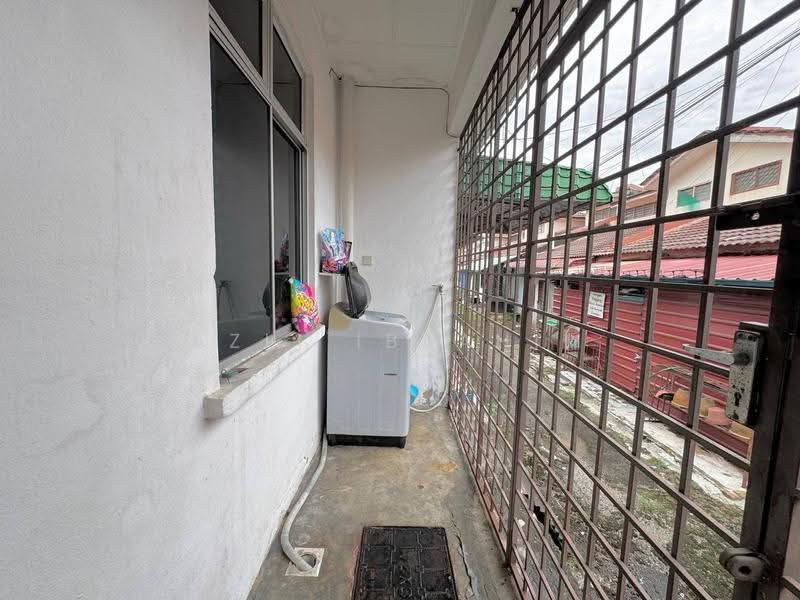 1-storey Terraced House for Sale in Bandar Rinching Seksyen 2 (Semenyih) - Azli Ibrahim - Exterior - PropertyGuru.com.my