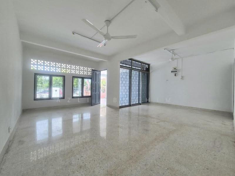 Rumah Teres 2-Tingkat untuk Dijual di Seksyen 10 (Shah Alam) - Azli Ibrahim - Living Room - PropertyGuru.com.my