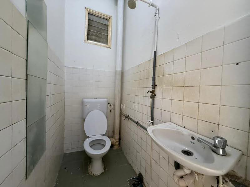 Apartment for Sale at Kenari Court - Yeong . - Bathroom - PropertyGuru.com.my