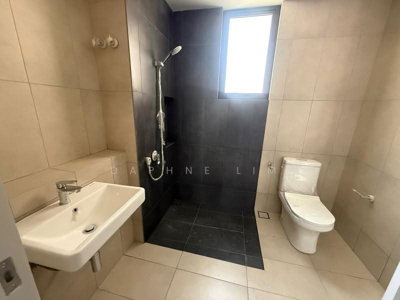 Rumah Teres untuk Dijual di Taman Bukit Serdang (Seri Kembangan) - Daphne Lim - Bathroom - PropertyGuru.com.my