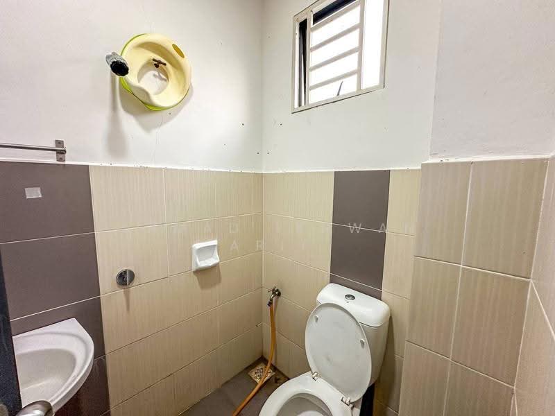 2-storey Terraced House for Sale in Semenyih Parklands (Beranang) - Ahmad Ikhwan Arif - Bathroom - PropertyGuru.com.my