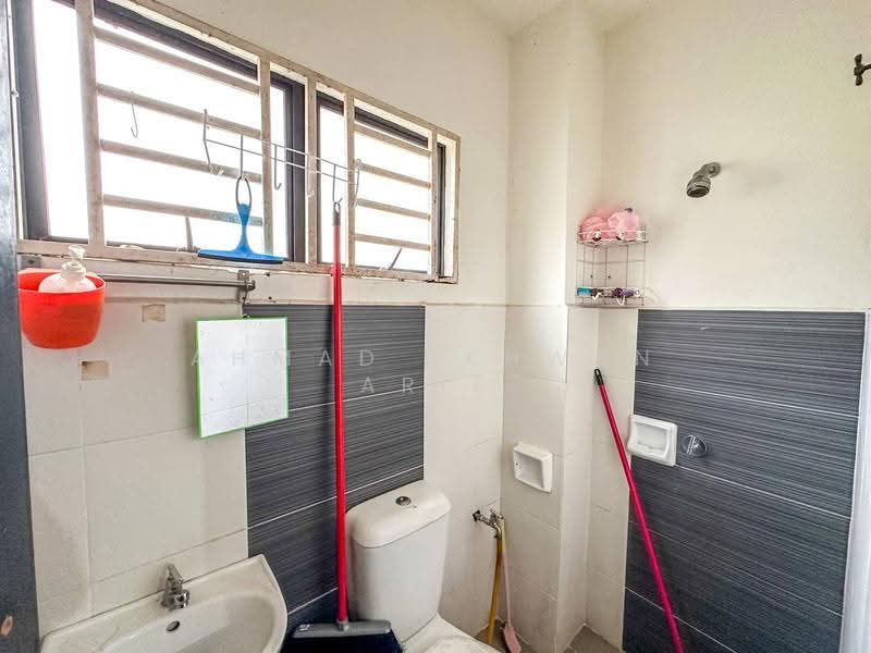 2-storey Terraced House for Sale in Semenyih Parklands (Beranang) - Ahmad Ikhwan Arif - Bathroom - PropertyGuru.com.my