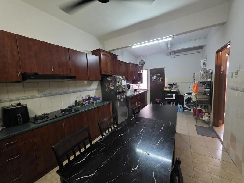 2-storey Terraced House for Sale in Seksyen 7 (Shah Alam) - Joseph Chan - Kitchen - PropertyGuru.com.my