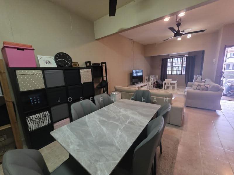 2-storey Terraced House for Sale in Seksyen 7 (Shah Alam) - Joseph Chan - Living Room - PropertyGuru.com.my