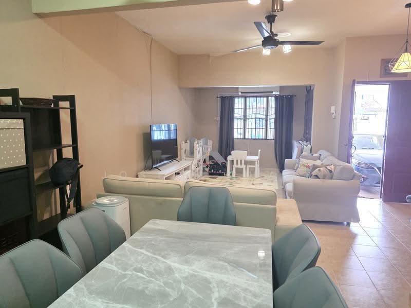 2-storey Terraced House for Sale in Seksyen 7 (Shah Alam) - Joseph Chan - Living Room - PropertyGuru.com.my