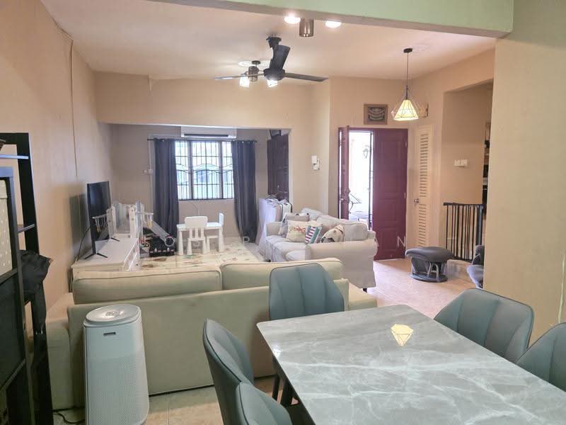 2-storey Terraced House for Sale in Seksyen 7 (Shah Alam) - Joseph Chan - Living Room - PropertyGuru.com.my