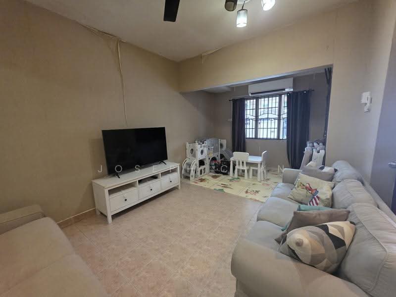2-storey Terraced House for Sale in Seksyen 7 (Shah Alam) - Joseph Chan - Living Room - PropertyGuru.com.my