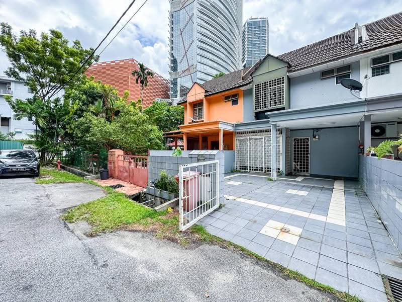 2-storey Terraced House for Sale in Petaling Jaya (Selangor) - Ahmad Ikhwan Arif - Exterior - PropertyGuru.com.my