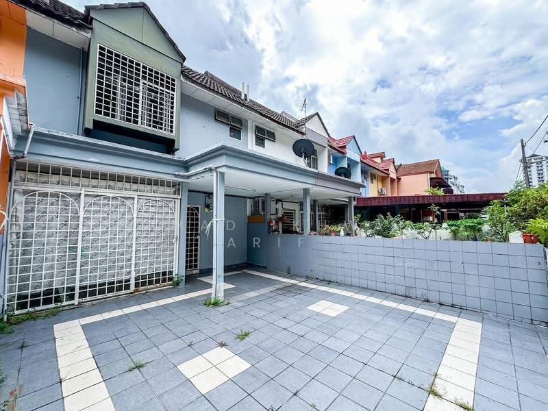 2-storey Terraced House for Sale in Petaling Jaya (Selangor) - Ahmad Ikhwan Arif - Exterior - PropertyGuru.com.my