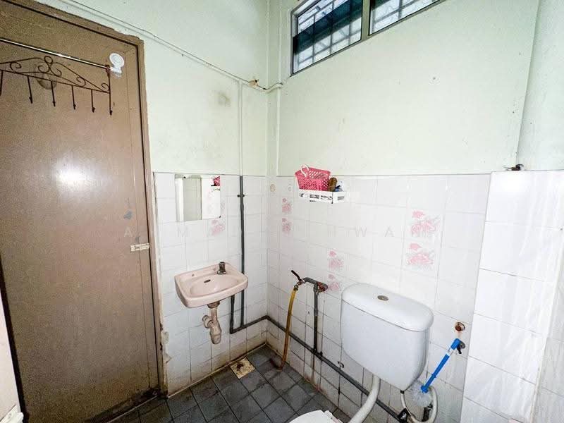 2-storey Terraced House for Sale in Petaling Jaya (Selangor) - Ahmad Ikhwan Arif - Bathroom - PropertyGuru.com.my