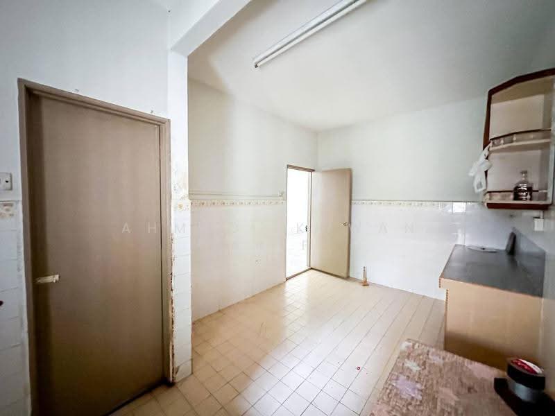 2-storey Terraced House for Sale in Petaling Jaya (Selangor) - Ahmad Ikhwan Arif - Kitchen - PropertyGuru.com.my