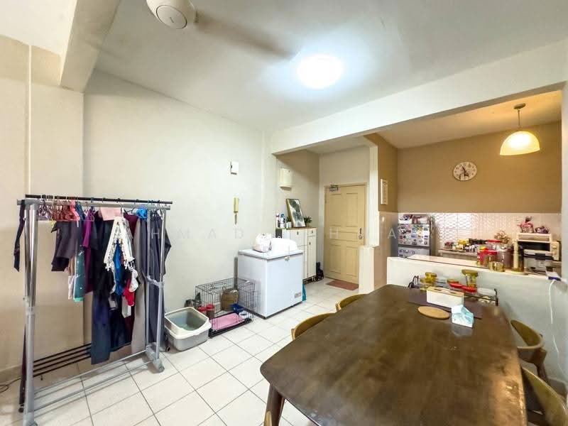 Condominium for Sale at D'Rimba - Ahmad Ikhwan Arif - Dining Room - PropertyGuru.com.my