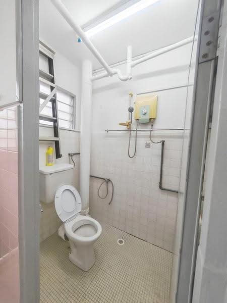 Flat for Rent at Taman Seri Damai - Edwin Ewe - Bathroom - PropertyGuru.com.my
