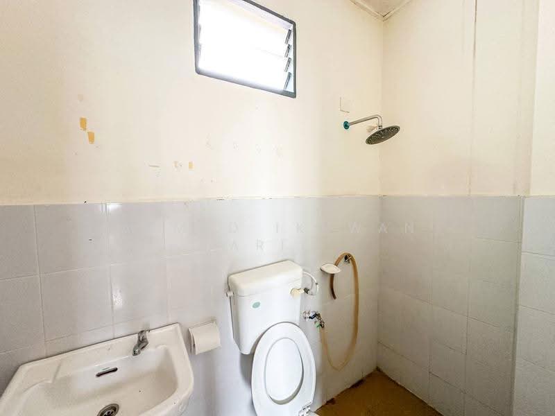 Rumah Teres 2-Tingkat untuk Dijual di Taman Salak Perdana (Dengkil) - Ahmad Ikhwan Arif - Bathroom - PropertyGuru.com.my