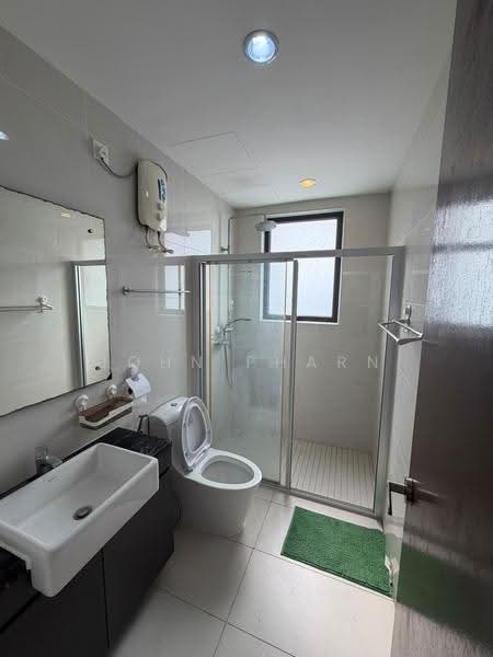 Condominium for Rent at Royal Strand @ Country Garden Danga Bay - John Pharn - Bathroom - PropertyGuru.com.my
