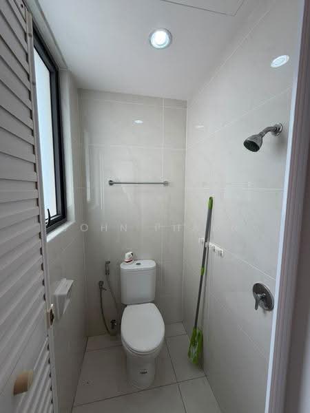 Condominium for Rent at Royal Strand @ Country Garden Danga Bay - John Pharn - Bathroom - PropertyGuru.com.my