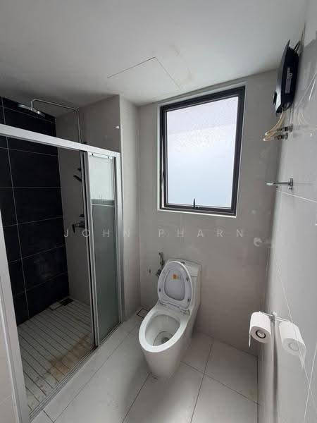 Condominium for Rent at Royal Strand @ Country Garden Danga Bay - John Pharn - Bathroom - PropertyGuru.com.my