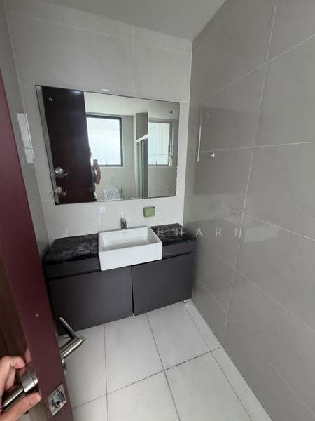 Condominium for Rent at Royal Strand @ Country Garden Danga Bay - John Pharn - Bathroom - PropertyGuru.com.my