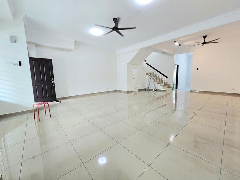 2-storey Terraced House for Rent in TAMAN PUCHONG UTAMA (Puchong) - Wendy Chin - Living Room - PropertyGuru.com.my