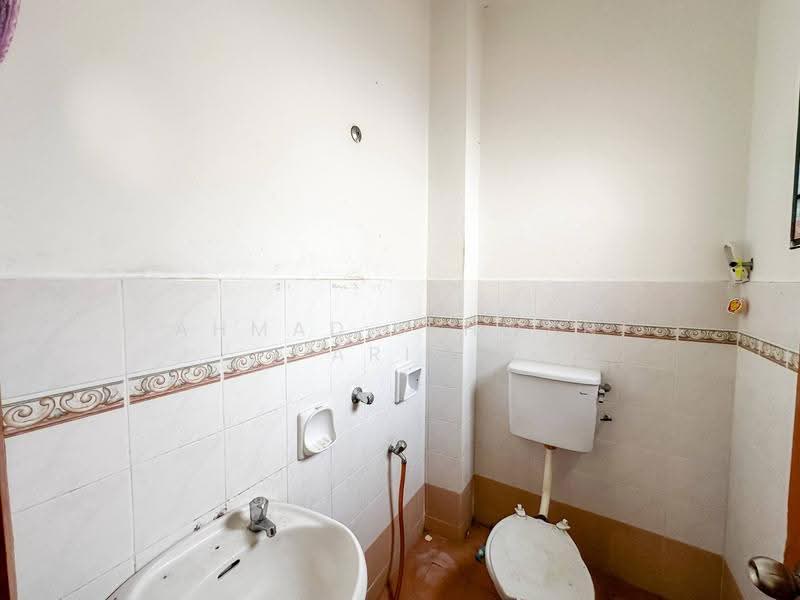 2-storey Terraced House for Sale in Taman Kajang Prima (Kajang) - Ahmad Ikhwan Arif - Bathroom - PropertyGuru.com.my