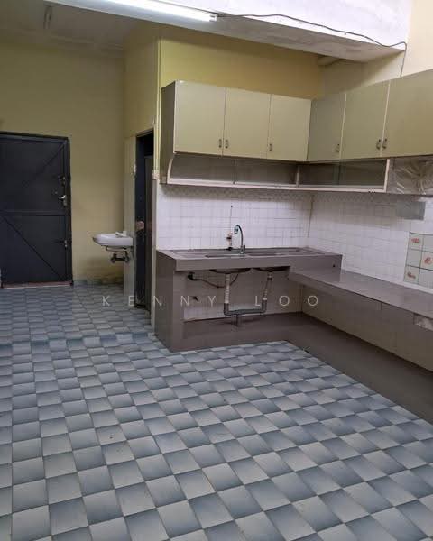 1-storey Terraced House for Rent in Taman Air Putih (Kuantan) - Kenny Loo - Kitchen - PropertyGuru.com.my