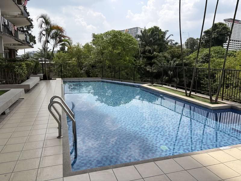 Pangsapuri untuk Disewa di Pangsapuri Indahria - Jason Ng - Pool - PropertyGuru.com.my