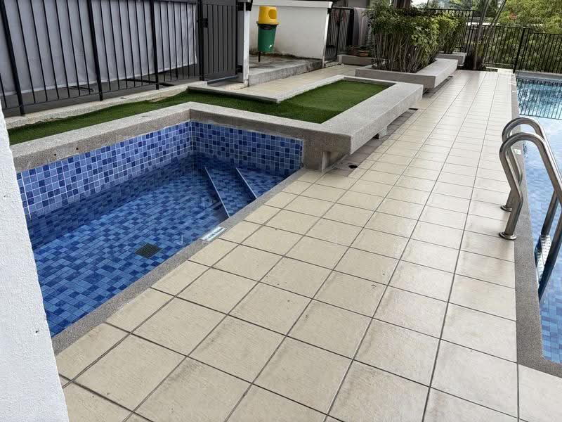Pangsapuri untuk Disewa di Pangsapuri Indahria - Jason Ng - Pool - PropertyGuru.com.my