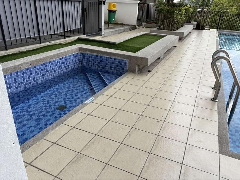 Pangsapuri untuk Disewa di Pangsapuri Indahria - Jason Ng - Pool - PropertyGuru.com.my