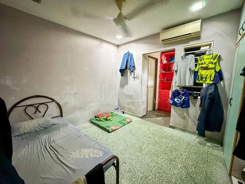 1-storey Terraced House for Sale in Seksyen 51a (Petaling Jaya) - Ahmad Ikhwan Arif - Bedroom - PropertyGuru.com.my