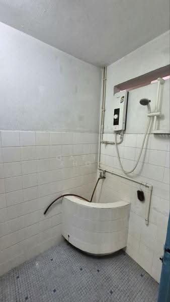 Rumah Teres 1-Tingkat untuk Disewa di Taman Canning (Ipoh) - Qazin Khoo - Bathroom - PropertyGuru.com.my