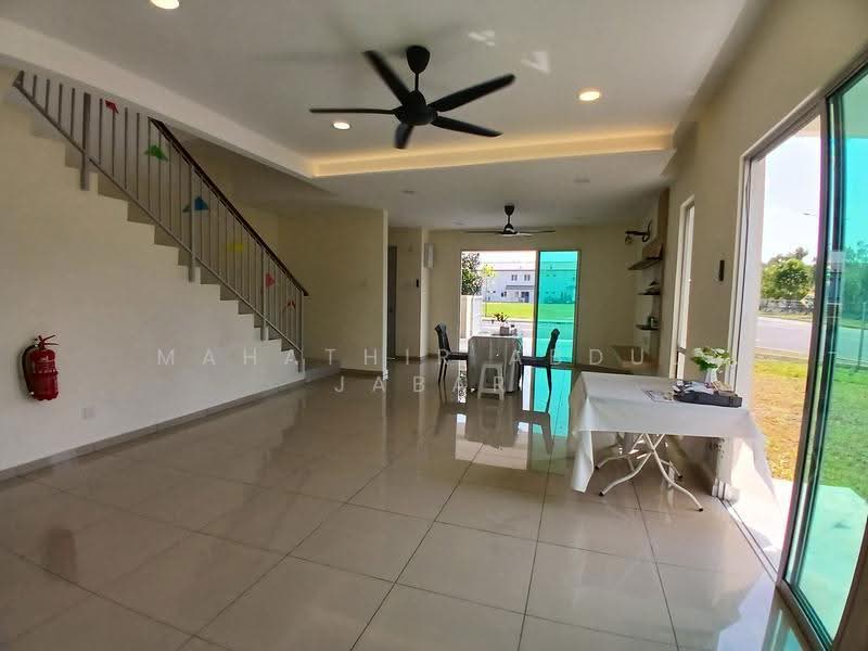 2-storey Terraced House for Sale in Semenyih (Selangor) - Mahathir Abdul Jabar - Living Room - PropertyGuru.com.my